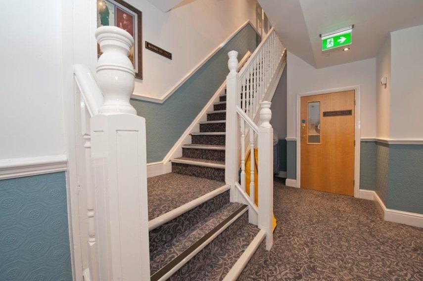 The Portland Hotel Wetherspoon Честерфилд Экстерьер фото